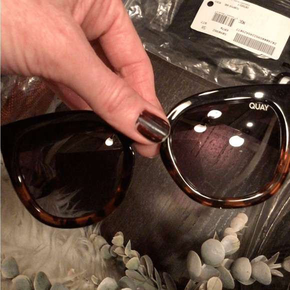 NEW! Rare Quay Noosa POLARIZED sunnies main image 2
